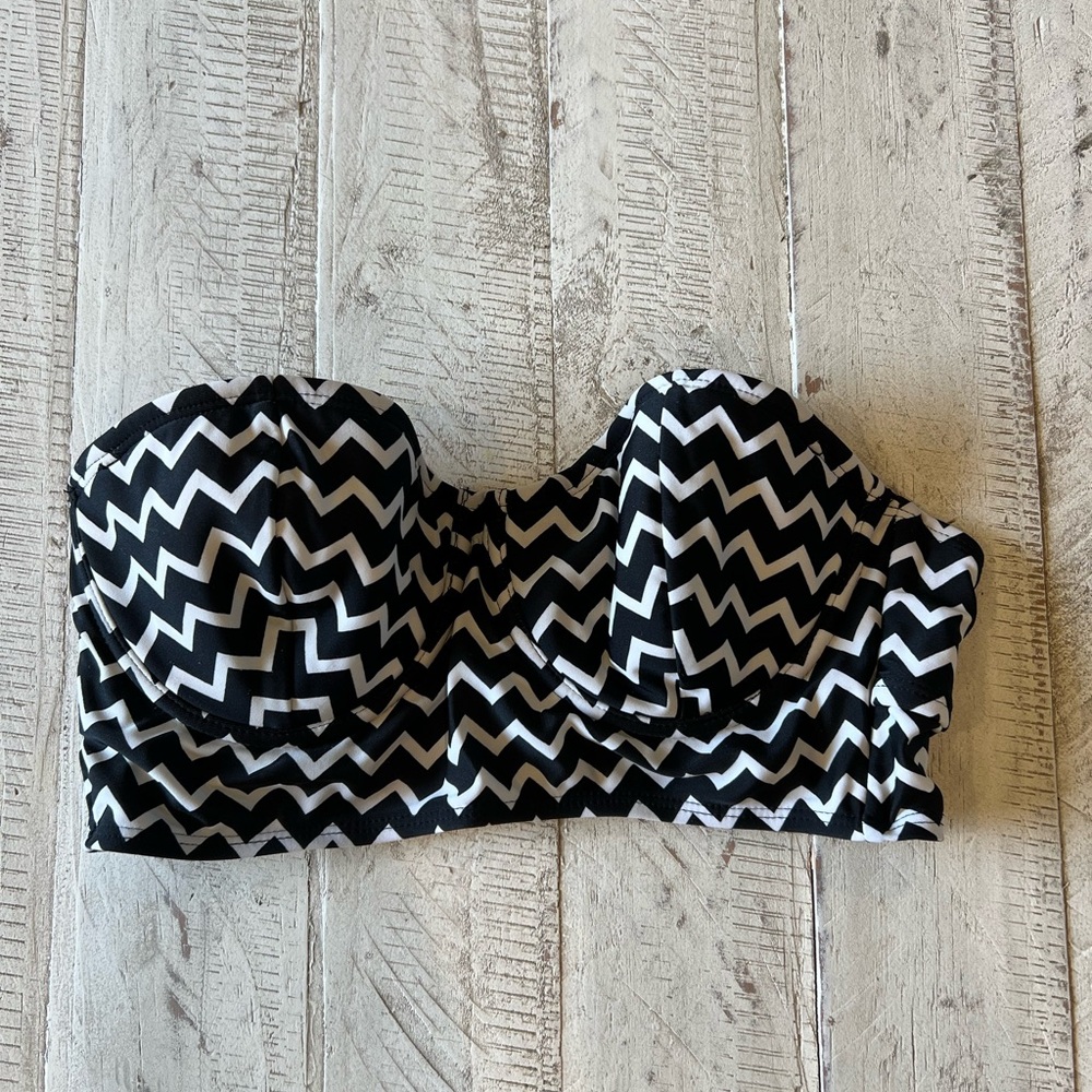 Hot Water Black and White Zigzag Bikini Top